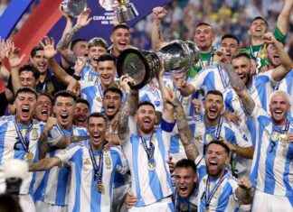 ميسي يتصدر ترشيحات الفيفا لجائزة أفضل لاعب في العالم: تحليل وتوقعات news-30112024-001119