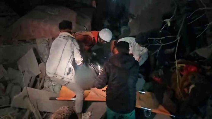 أكثر من 50 شهيدًا في غزة: الاحتلال يواصل حرق ونسف المنازل 50