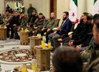 كيف يتحرك أحمد الشرع في حقل الألغام السوري؟ – استراتيجيات أحمد الشرع للعمل في حقل الألغام السوري