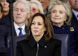 كيف استشارت كامالا هاريس هيلاري كلينتون بعد خسارة ترمب