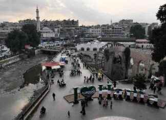 مقتل 10 أشخاص بنيران مسلّحين في قرية علوية بوسط سوريا 10