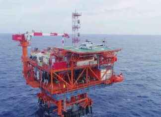 بدء حفر 3 آبار جديدة في حقل النفط ظهر في مصر 3