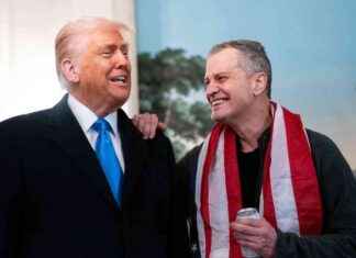 لقاء ترامب مع معلم أميركي تم الإفراج عنه من قبل روسيا