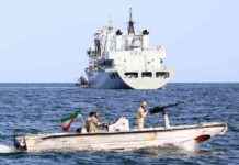 تجري إيران مناورات عسكرية بحرية مع روسيا والصين