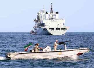 تجري إيران مناورات عسكرية بحرية مع روسيا والصين