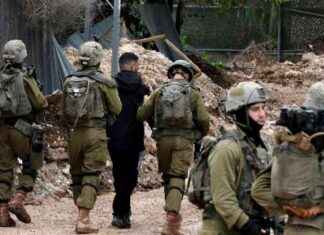 منع الاعتكاف بالمسجد الأقصى: قوات الاحتلال تقتحم مناطق بالضفة