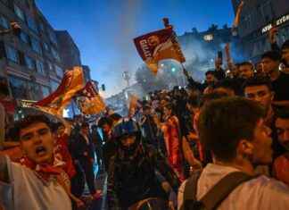 بطل الدوري التركي: غلطة سراي يحقق اللقب الـ25 25