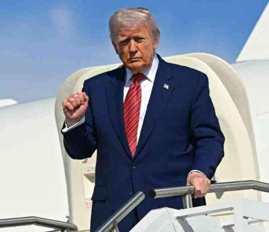 ترمب يقيل عشرات الموظفين في مجلس الأمن القومي: تأثيرات وآثار سياسية