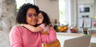 تحديات الطفل اللاصق في الحياة اليومية