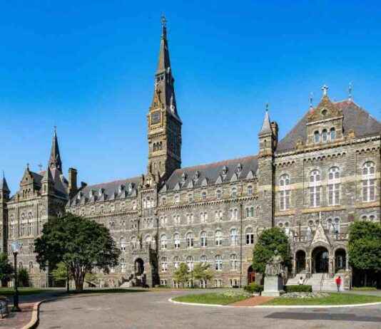 إفراج قاضية عن طالب مؤيد للفلسطينيين في جامعة جورج تاون