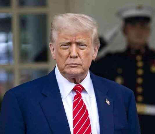 تحقيق واشنطن في تهديد المدير السابق لإف بي آي باغتيال ترمب