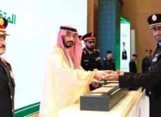 برنامج القيادة والأركان: تكريم خريجي وزير الحرس الوطني