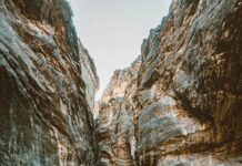 خالد عبد الفتاح: من هو ولماذا يثير كل هذا الجدل في المجتمع؟