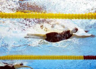 تحصد ليديكي الذهب في سباق 800 م حرة في مونديال السباحة 800