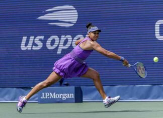 أوساكا تفوز ببابتيستا وتحقق فوزًا مذهلاً في فلاشينغ ميدوز