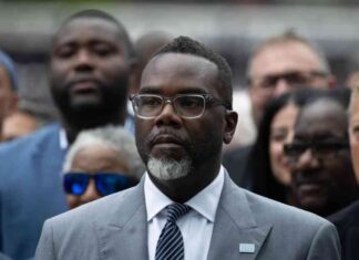 مواجهة عمدة شيكاغو لخطة ترمب لقمع الهجرة