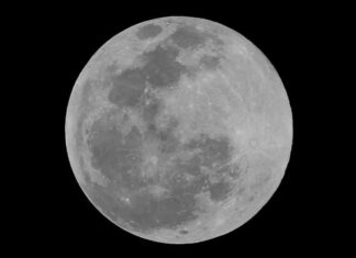 مشروع بناء مفاعل نووي على سطح القمر