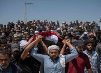 تشييع جثمان الشهيد عودة الهذالين في الضفة الغربية