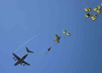 رفض إدارة ترامب إسقاط المساعدات الجوية للمجوعين في غزة