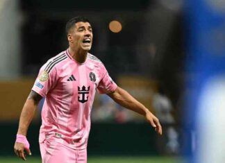 عقوبة سواريز بالإيقاف 6 مباريات في قضية البصق 6