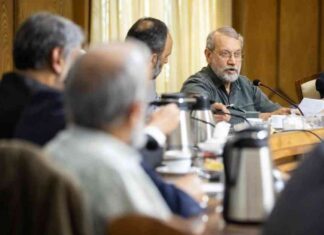 تحذير لاريجاني لواشنطن: عدم إغلاق مسار التفاوض