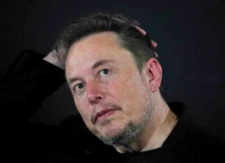 إيلون ماسك يروج لحملة كراهية زائفة ضد المهاجرين في بريطانيا