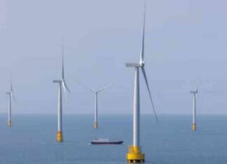 سفينتان حربيتان كندية وأسترالية تعبران مضيق تايوان والجيش الصيني يراقب