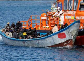 إنقاذ مهاجرين غير شرعيين قبالة سواحل موريتانيا: جهود إنقاذ اللاجئين