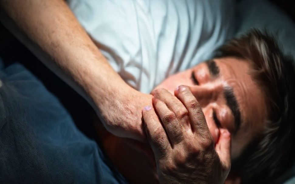 الحقيقة عن الشخير: هل هو مجرد إزعاج أم خطر صحية؟*