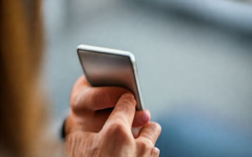 السبب الحقيقي وراء انقطاع الصوت في هاتفك – وكيف تتجنبه*