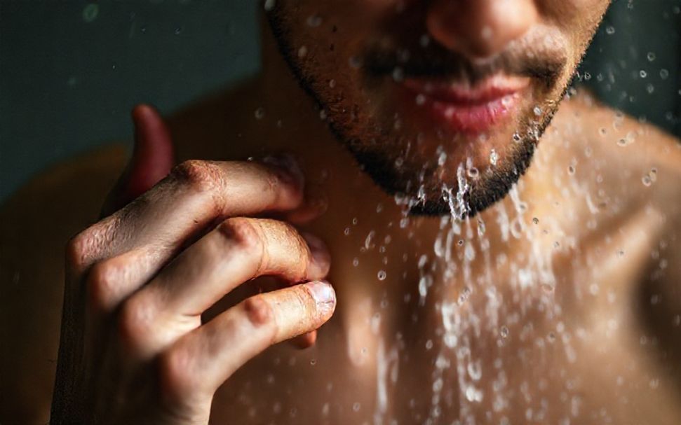 السبب وراء التعرق الزائد: ما الذي يجعل جسمك يفرز عرقًا أكثر من اللازم؟*