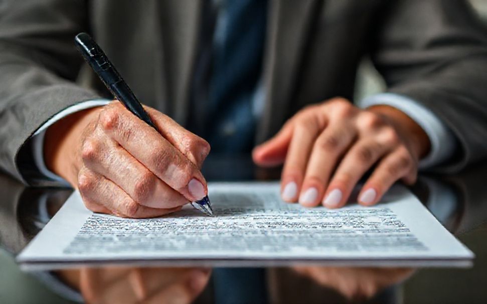 لماذا يجب أن تقرأ عقد الإيجار بعناية قبل التوقيع؟*