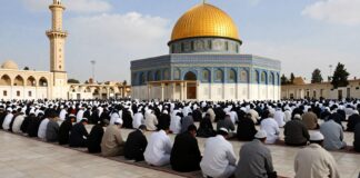 المسجد الأقصى: 1500 مصلي يشاركون في صلاة الجمعة despite restrictions