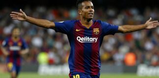 رونالدينيو: 35 هدفًا في 47 مباراة مع برشلونة في 2004