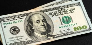 سعر الدولار اليوم في السوق السوداء: 393 ريال سعودي