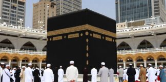 طرق لتحقيق التوازن بين العبادة والمهام اليومية أثناء العمرة في مكة