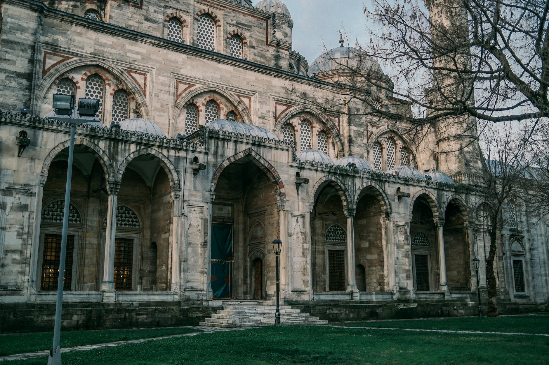 كيف تكتشف الثراء الثقافي الفرنسي دون إنفاق الكثير*