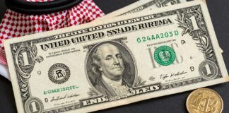 سعر الدولار يتجاوز 40 ريالا في السوق السوداء بالسعودية